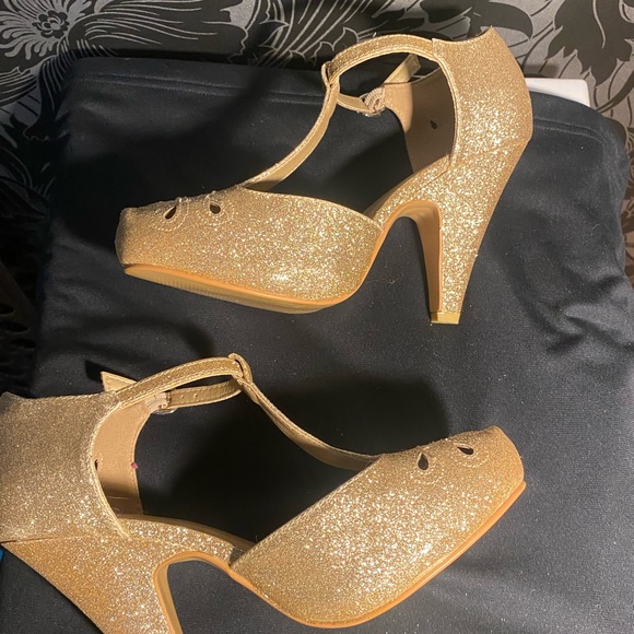 Graham street Great Gatsby t-strap gold shine heels - Picture 15 of 16
